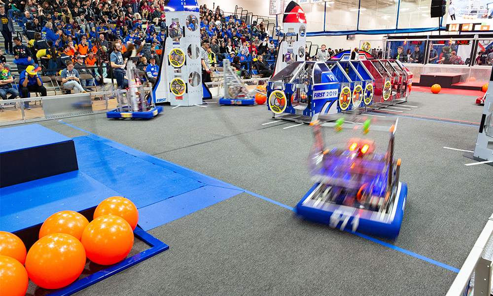 Robots competing in FIRST Robotics challenge at ǿ޴ý